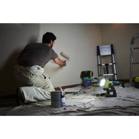 RYOBI Lampa Warsztatowa z Głowicą 360° 1800lm 18V ONE+ RLFD18-0